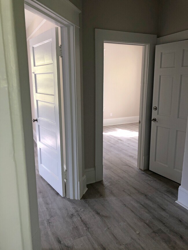 Foto del edificio - 220 N Cedar St