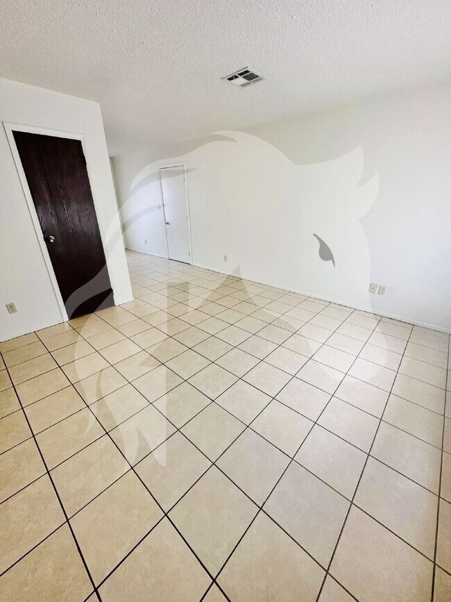 Foto del edificio - "Charming 3-Bed Home with Attached Garage ...