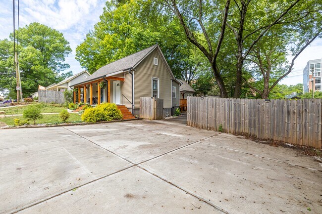 Building Photo - 3105 Yadkin Ave