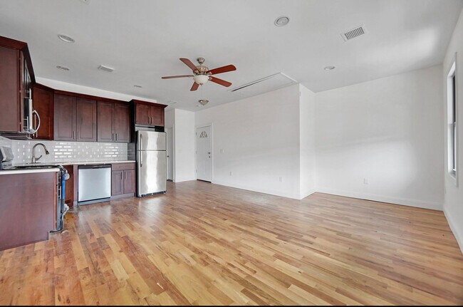 Building Photo - 340 Montauk Ave