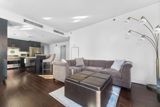 Foto del edificio - 1100 Maxwell Ln