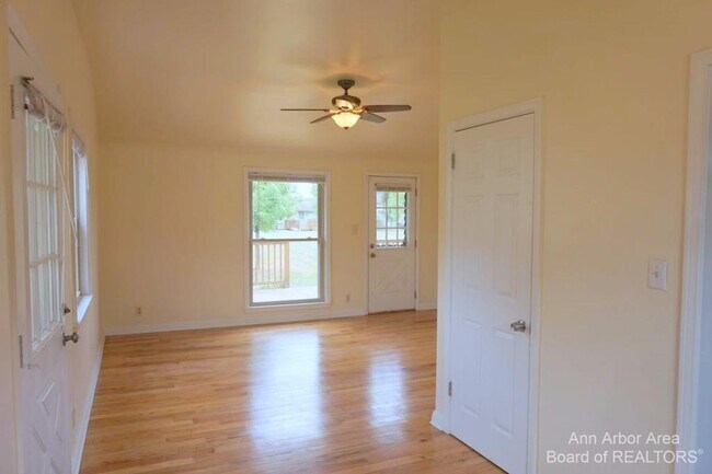 Foto del edificio - 3436 Edgewood Dr