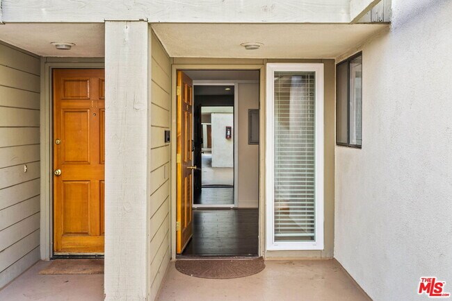 Building Photo - 2909 Arizona Ave