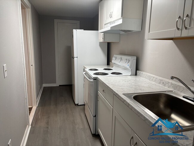 Building Photo - For Rent - 1 Bed/ 1 Bath Garage Apt - 1418 1/2 S Van Buren