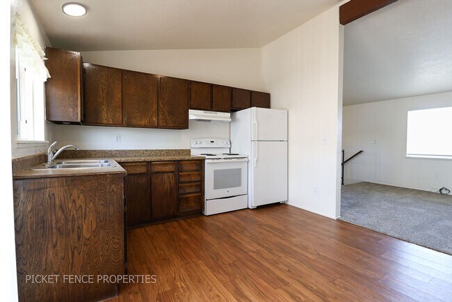 Foto del edificio - 1488 E 8th St