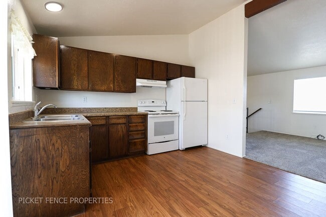 Building Photo - 1488 E 8th St