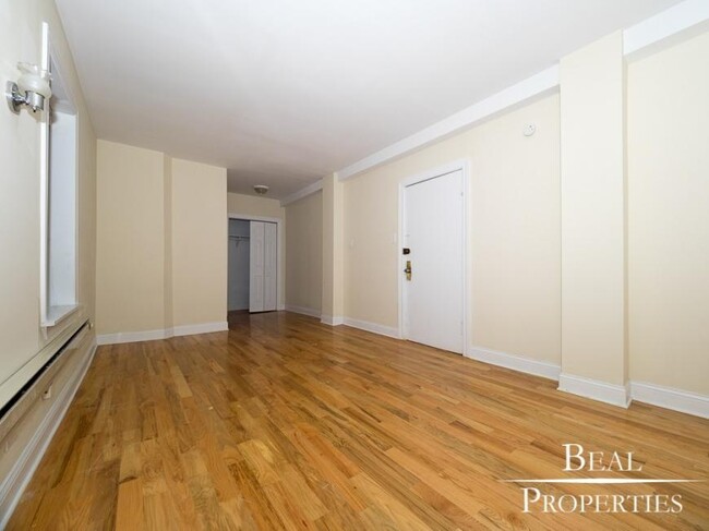 Building Photo - 0 bedroom in CHICAGO IL 60610