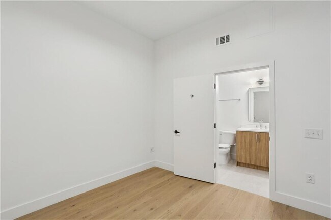 Foto del edificio - 567 Ponce De Leon Ave NE