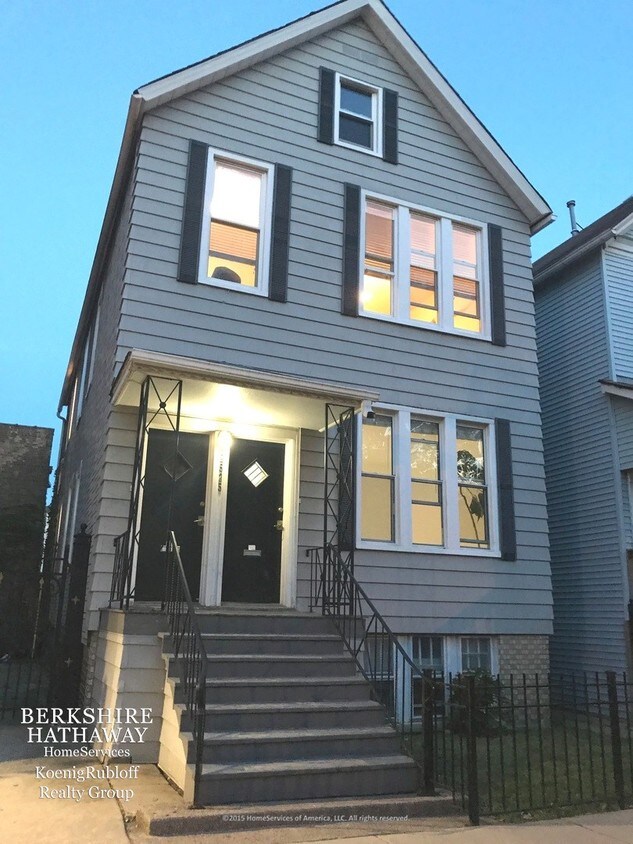Primary Photo - 2525 N Maplewood Ave