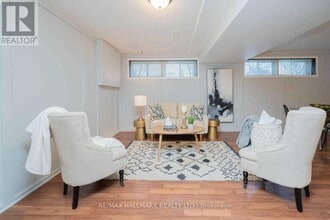 Building Photo - 218 Silverbirch Dr