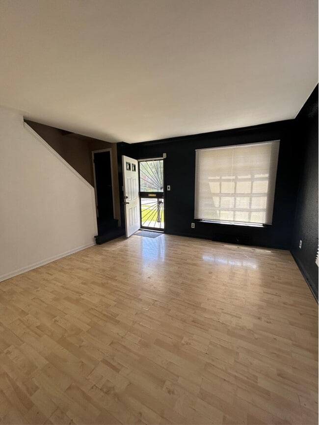Building Photo - 2034 Ewald Cir