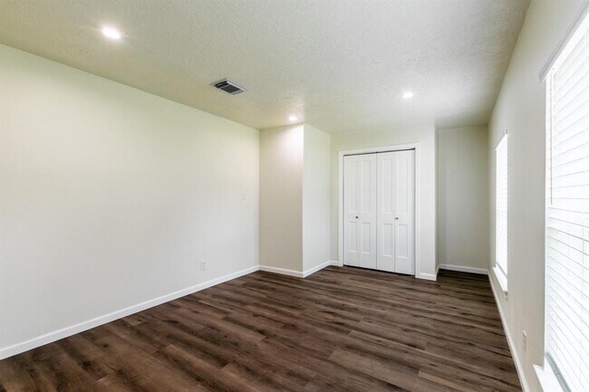 Building Photo - 9646 Springview Ln