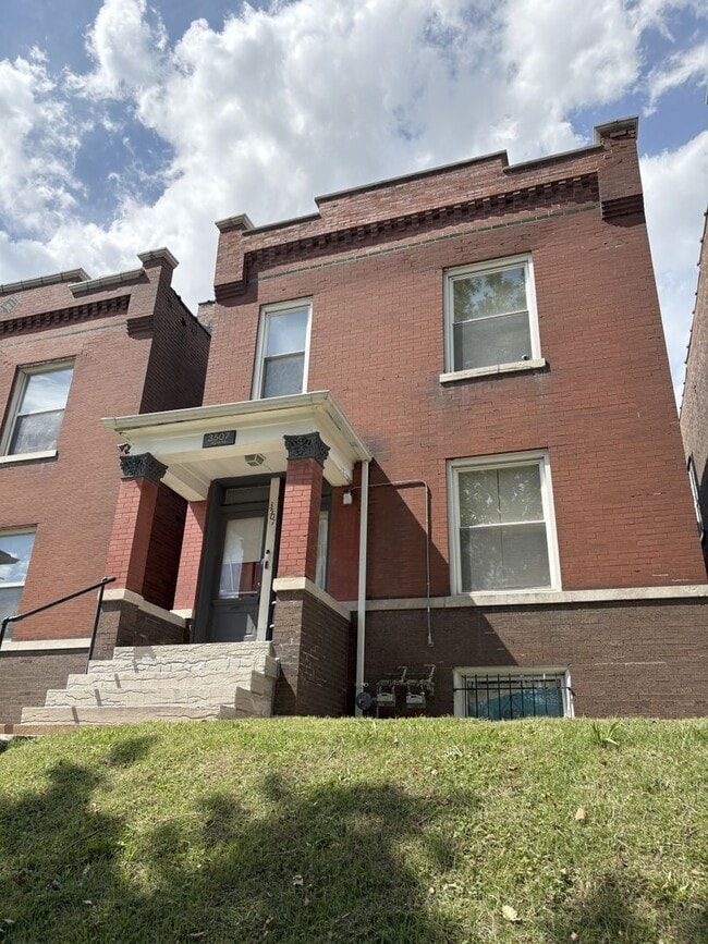 Building Photo - 3507 Alberta St