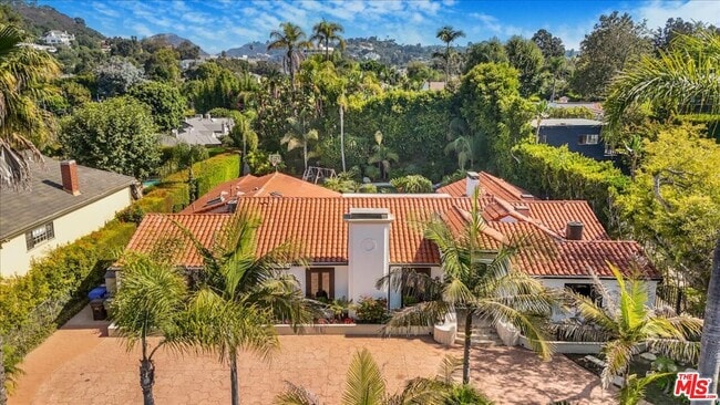Building Photo - 114 S Layton Dr