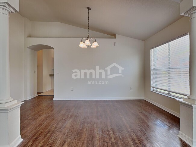 Building Photo - 23121 Emerson Way