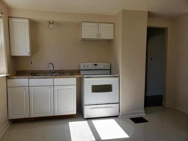 Building Photo - 596 Lucas Drive-Lower