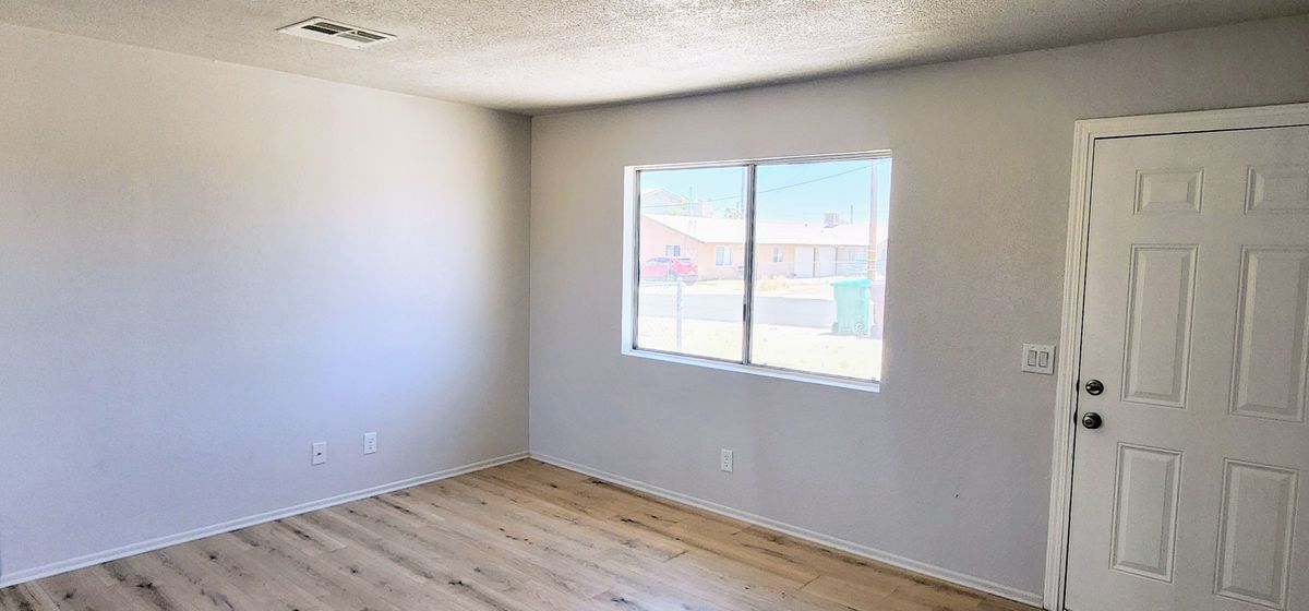 Foto principal - 6474 Camarilla Ave