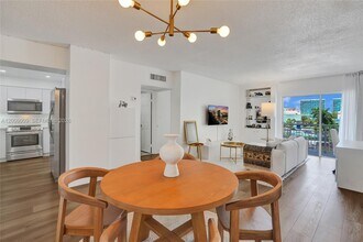Building Photo - 400 Kings Point Dr