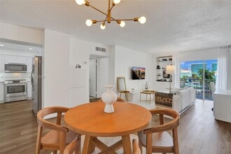 Building Photo - 400 Kings Point Dr