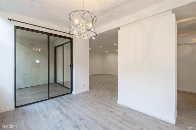 Building Photo - 2 br, 2 bath Condo - 1305 N Columbus Ave U...