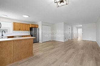 Building Photo - 1605 E Hartson Ave