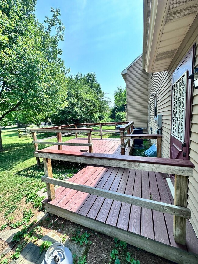 Building Photo - Charming 3 Bedroom Home in East Petersburg...