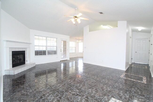 Building Photo - Updated 4BR/2BA with Open Floorplan, Firep...