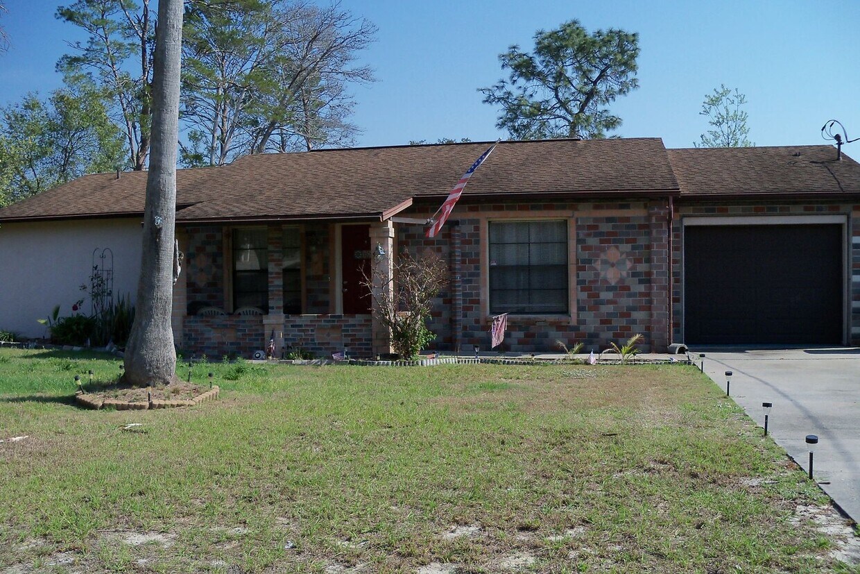 Primary Photo - Adorable 2 bedroom, 2 bath home