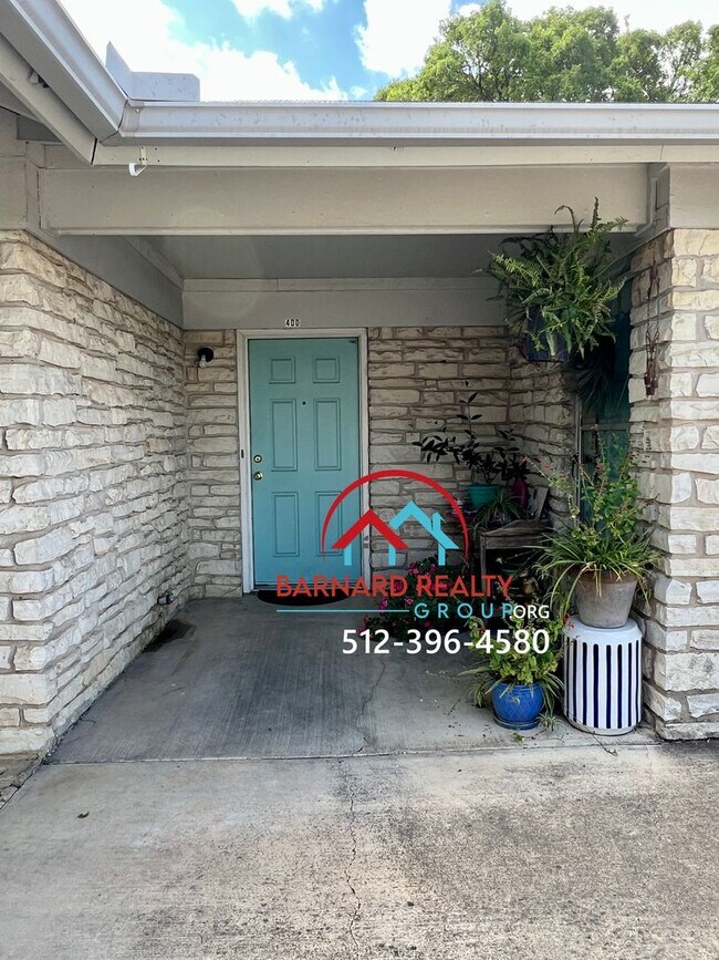 Foto del edificio - Available July 12: Duplex Close to Texas S...