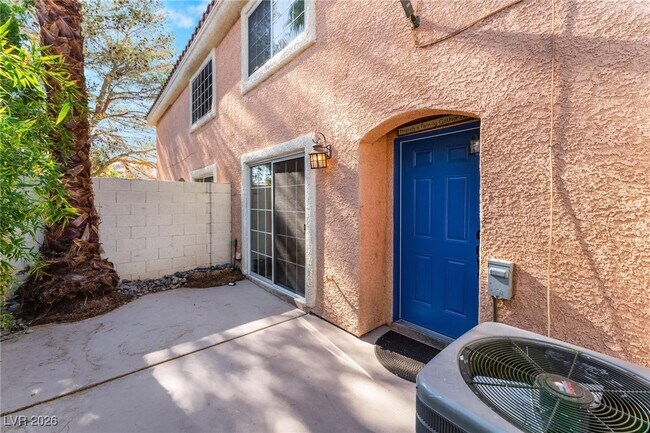 Foto del edificio - 8449 Majestic View Ave