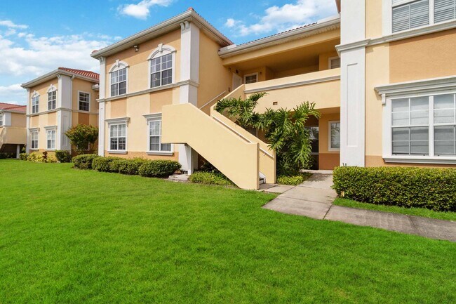 Foto del edificio - Beautiful furnished 2/2 condo with stunning water view available May 2026 for a short-term stay