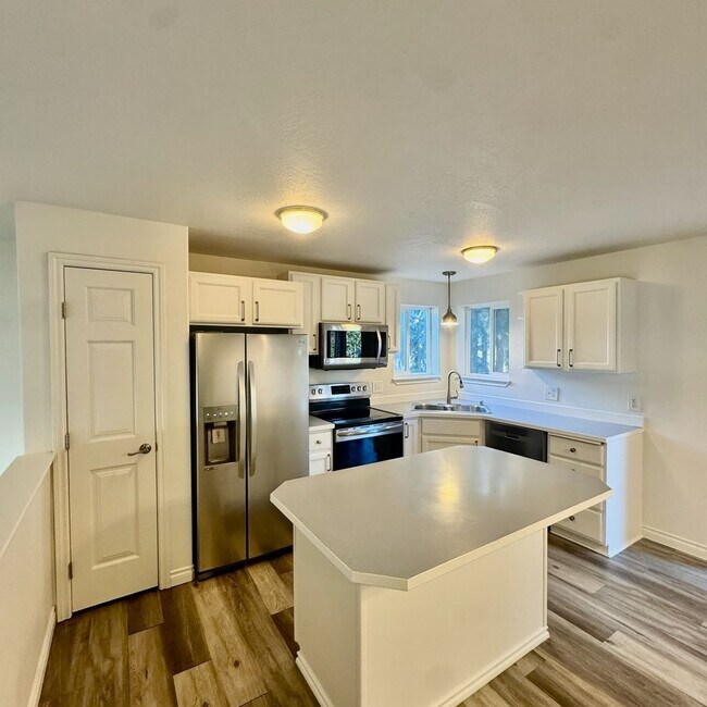 Foto del edificio - Cute 4 bed 2 bath move in ready home!