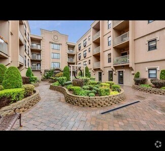 Building Photo - 8915 Bergenwood Ave