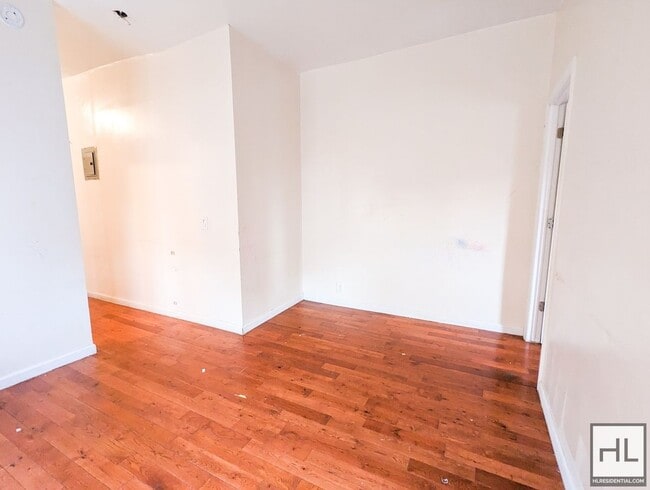 Foto del edificio - RALPH AVENUE