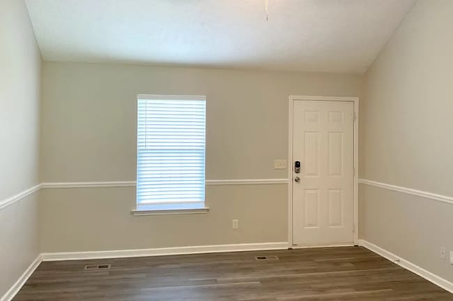 Building Photo - 329 Royal Garden Dr