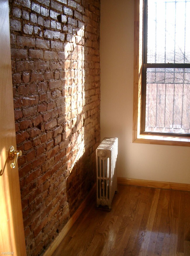 Foto del edificio - 112 Harrison Pl