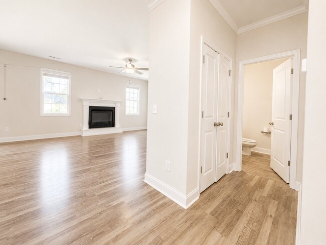 Building Photo - 2120 Lunsford Dr