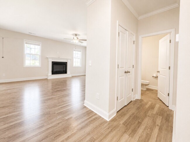 Foto del edificio - 2120 Lunsford Dr