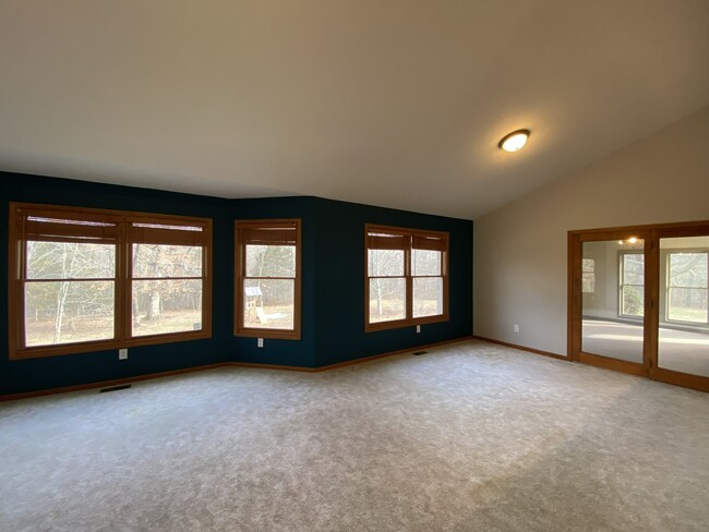 Building Photo - 908 Eads Dr