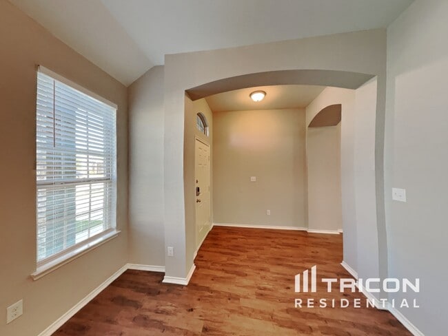 Foto del edificio - 1937 Briar Grove Dr