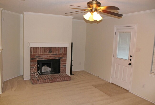 Building Photo - 4 BR 2 BA home for Lease in Lovely Harriet...