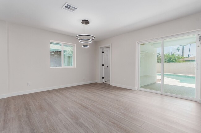 Foto del edificio - Completely remodeled home in Tempe with sp...