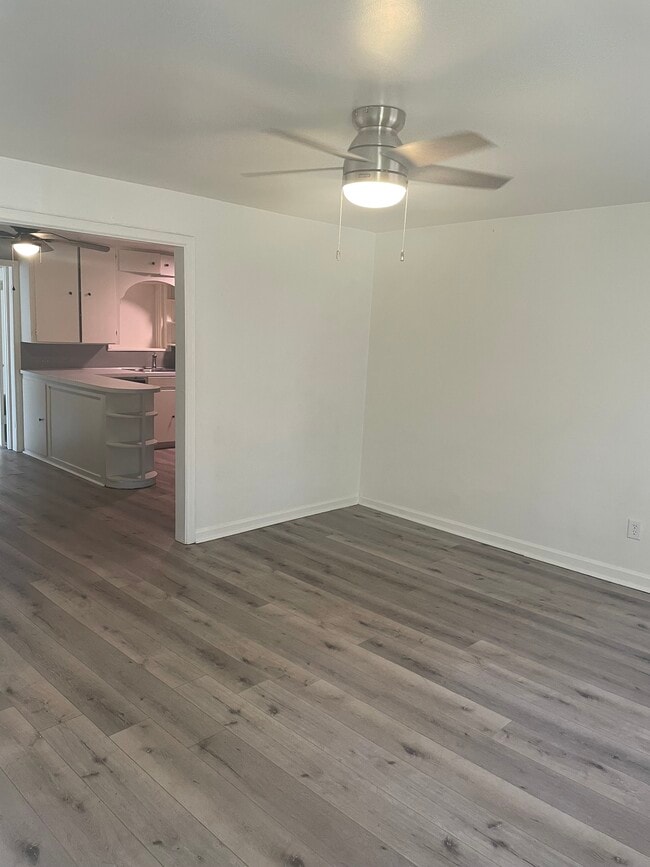 Building Photo - 2019 W Admiral Rd