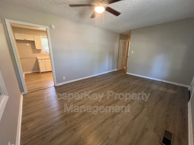 Building Photo - 4460 Sims St