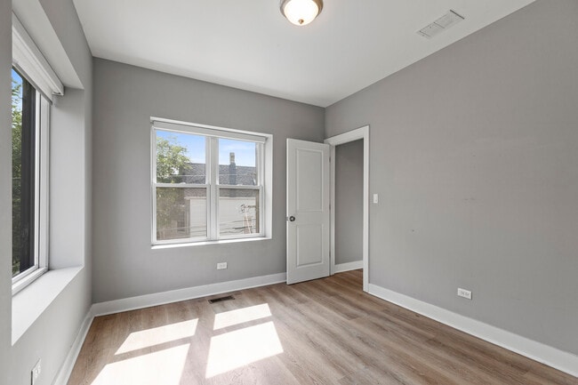Building Photo - 3701 W Diversey Ave