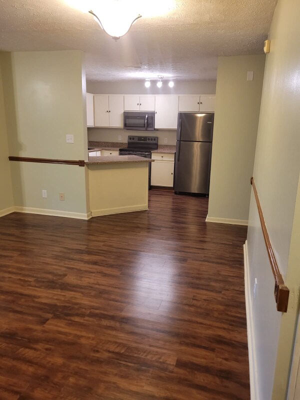 Building Photo - 3355 Galleria Dr