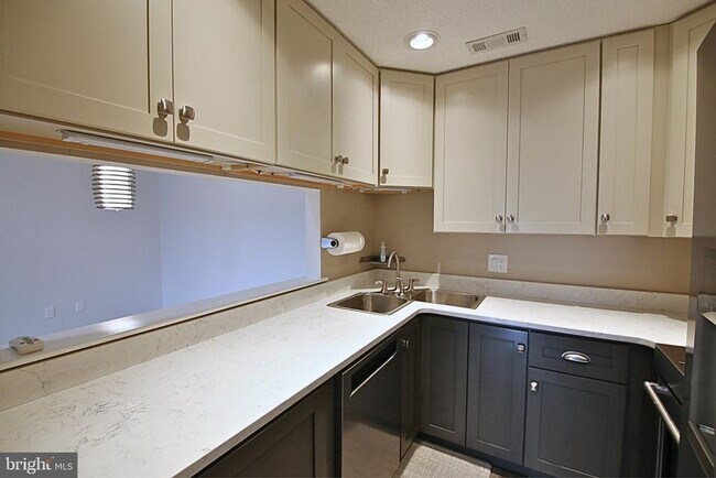 Foto del edificio - 4914C Dunbarton Rd