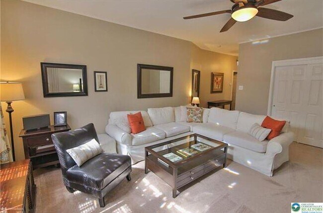 Foto del edificio - 325 N Eighth St