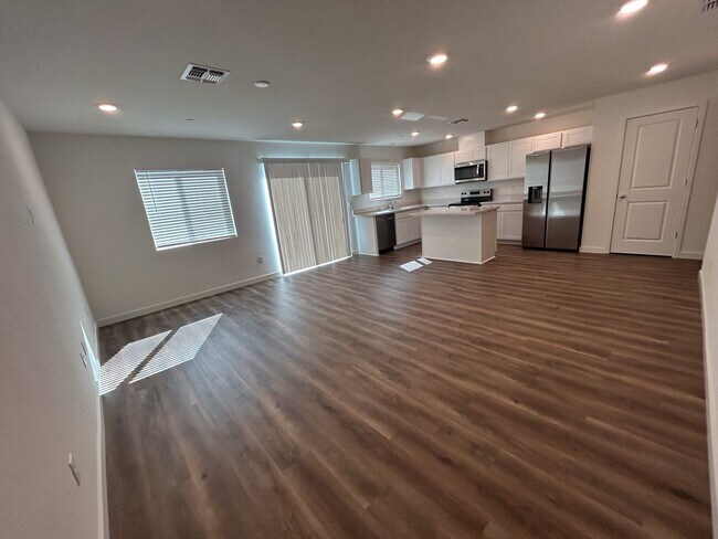 Foto del edificio - BRAND NEW 3 Bedroom Home for Rent in Redding CA | Gated Community, Garage, Yard