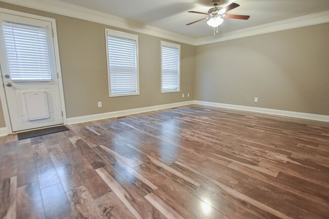 Foto del edificio - Pet Friendly Three Bedroom!